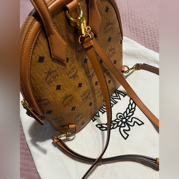 MCM BACKPACK - Picture 4 of 14